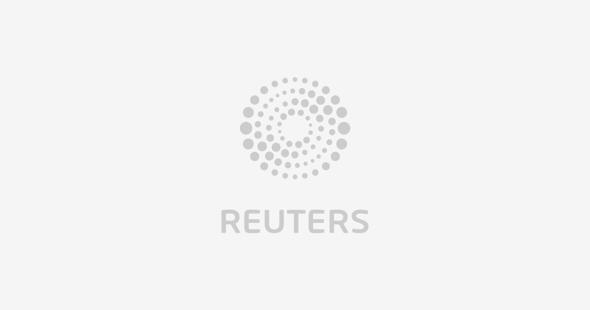 Iraqis with U.S. ties are first to sue over Trump immigration order